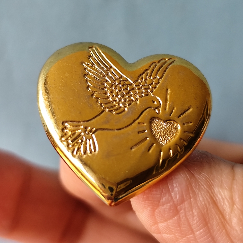 3/$25💙Variety Club Vintage Brooch / Pin Gold Tone - Heart with Dove & Heart